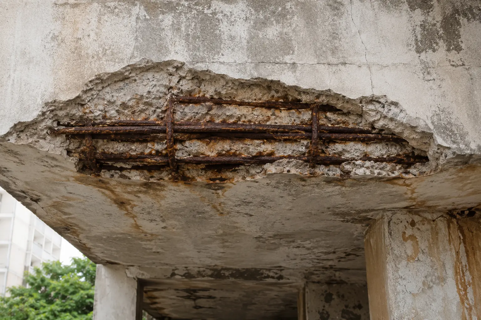 Spalling on concrete